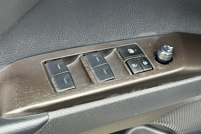 Vehicle image 14 of 34