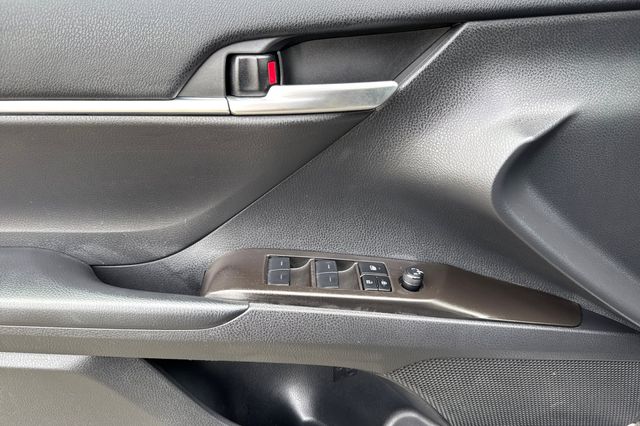 Vehicle image 13 of 34