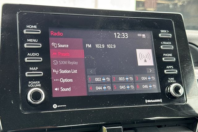 Vehicle image 22 of 34