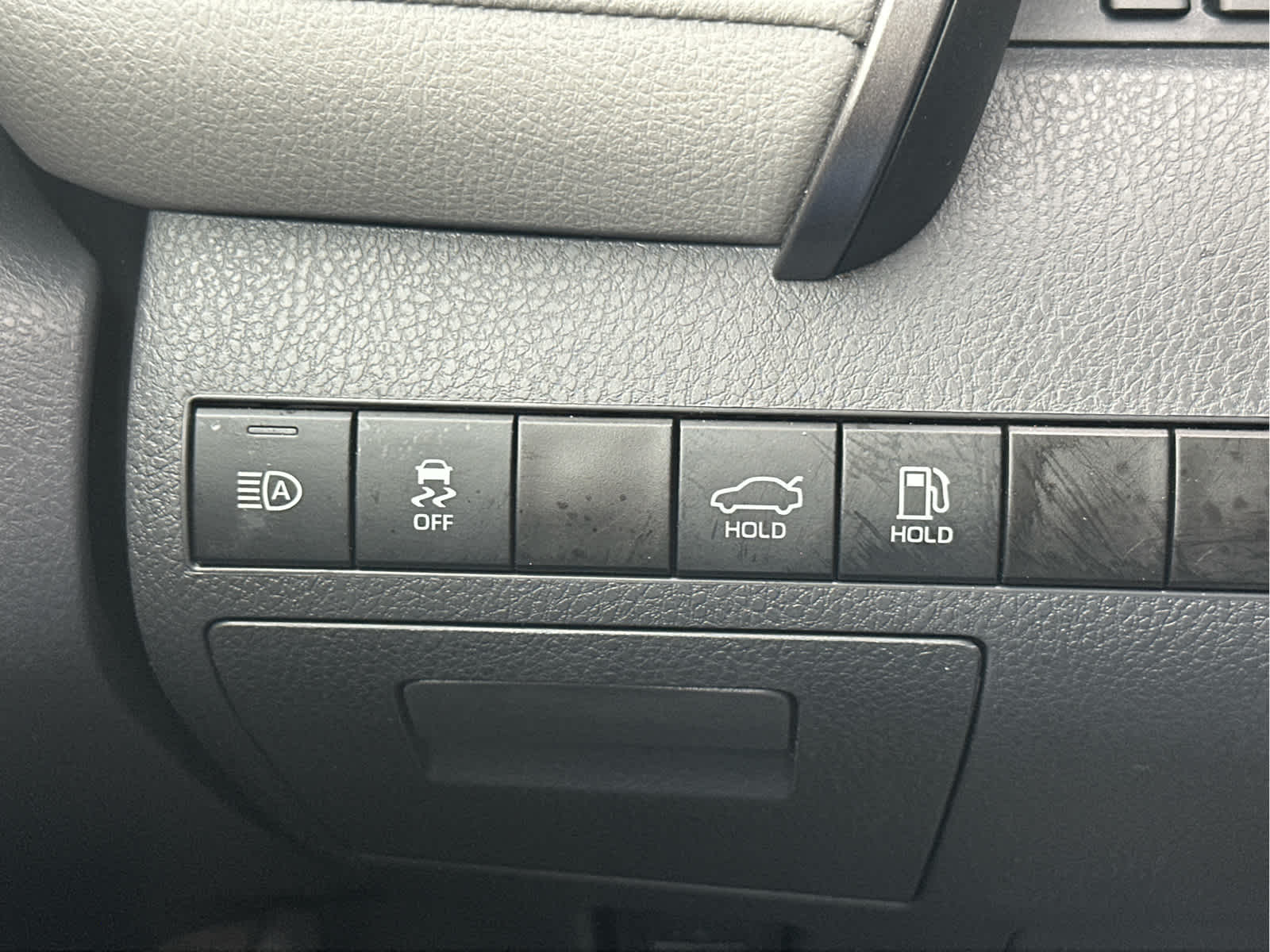 Vehicle image 25 of 44