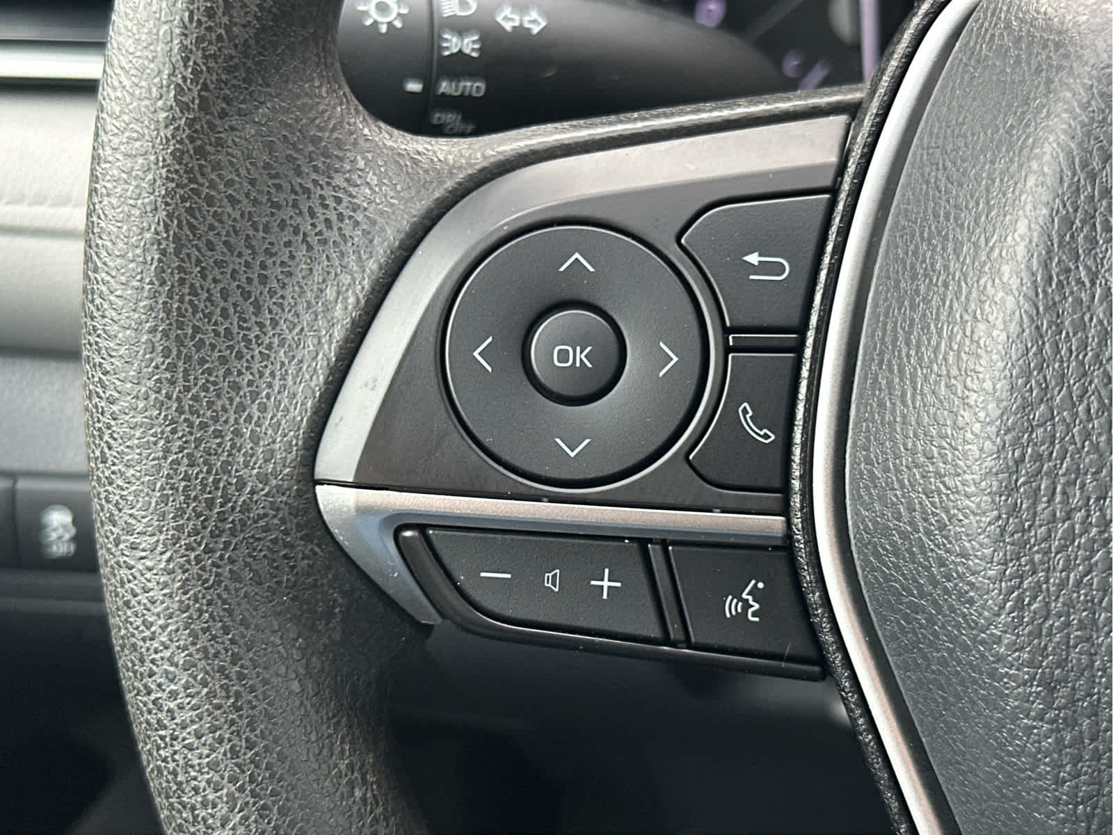 Vehicle image 27 of 44