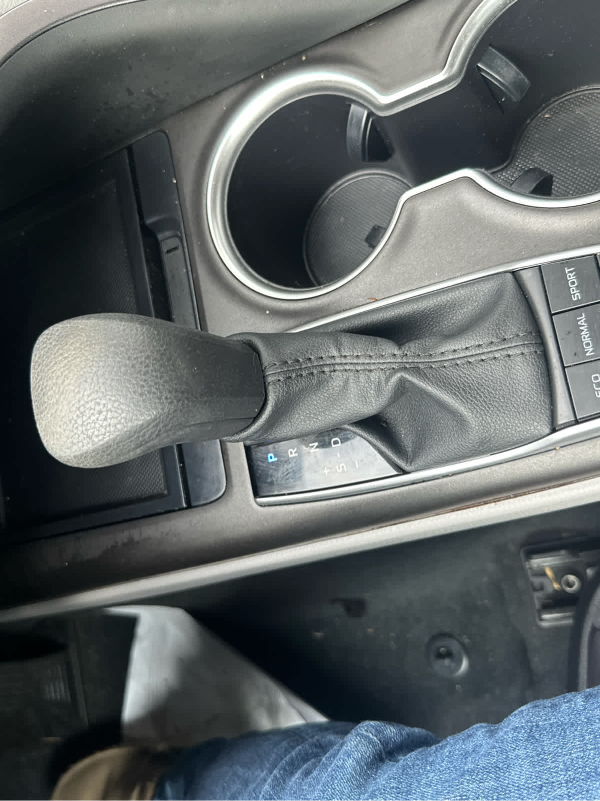 Vehicle image 34 of 44