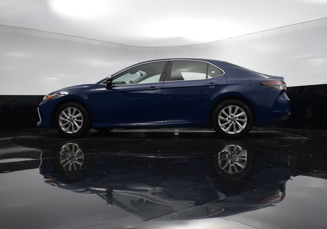 Vehicle image 33 of 41