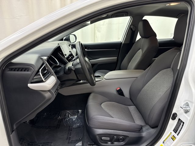 Vehicle image 25 of 28