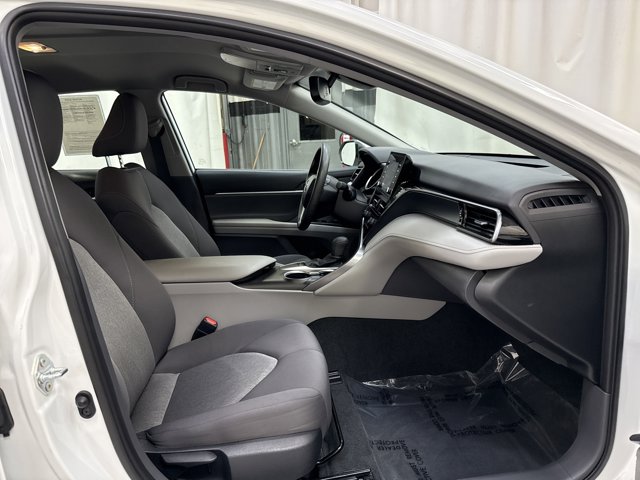Vehicle image 27 of 28