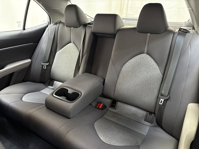 Vehicle image 11 of 28