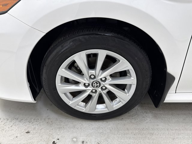 Vehicle image 10 of 28