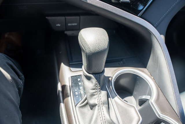 Vehicle image 25 of 35