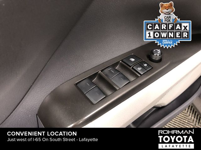Vehicle image 18 of 30