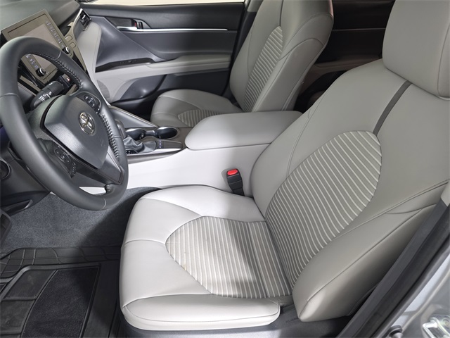 Vehicle image 27 of 37