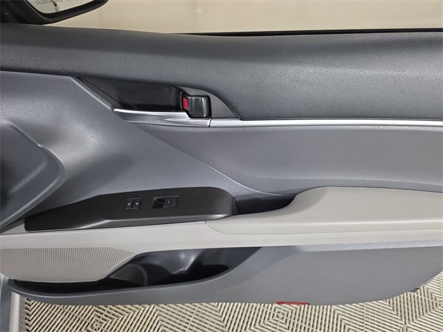 Vehicle image 35 of 37