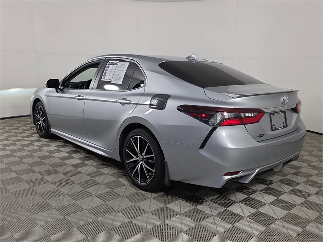 Vehicle image 8 of 37