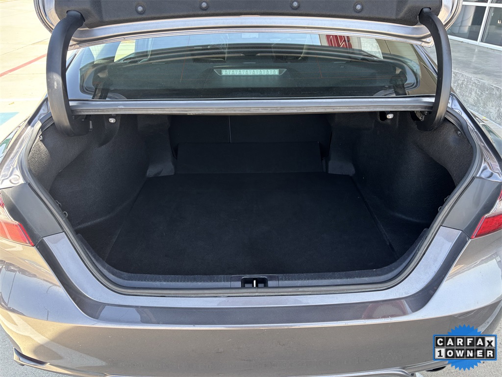 Vehicle image 24 of 26