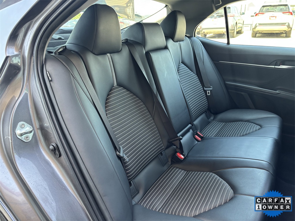Vehicle image 23 of 26