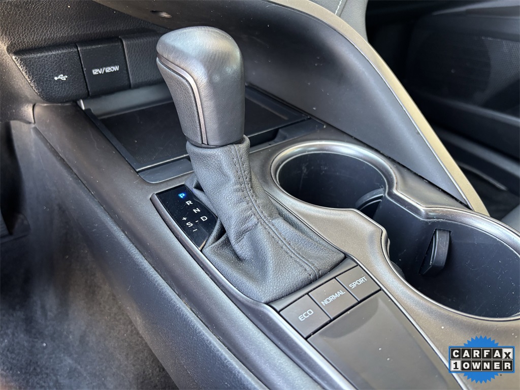 Vehicle image 17 of 26