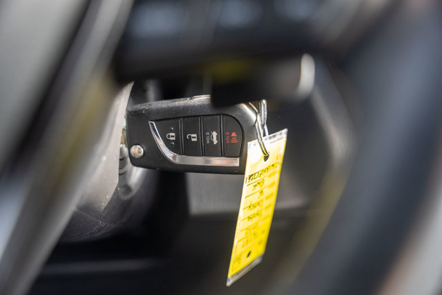 Vehicle image 25 of 36