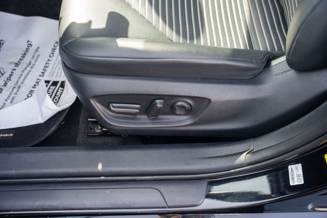 Vehicle image 17 of 36