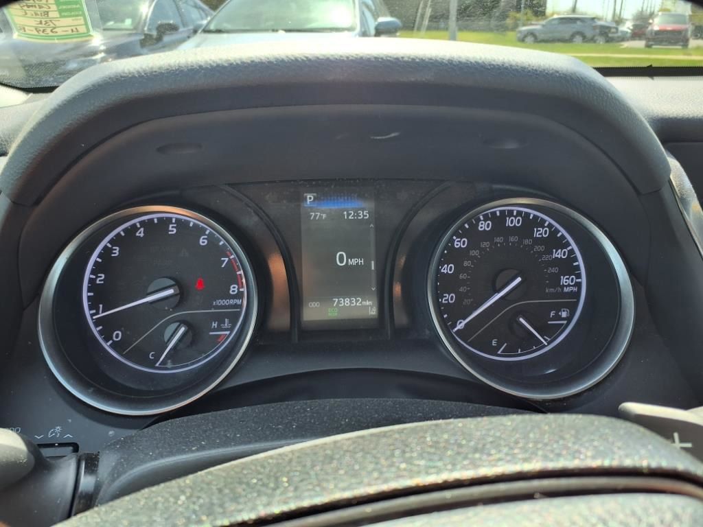 Vehicle image 21 of 28