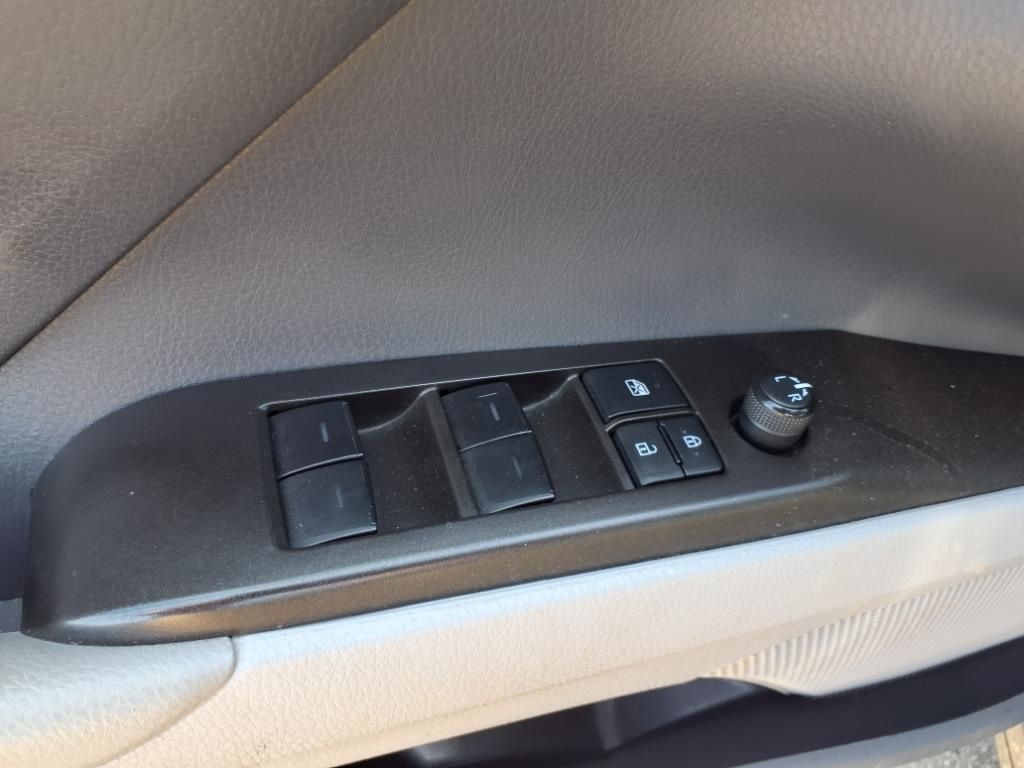Vehicle image 14 of 28