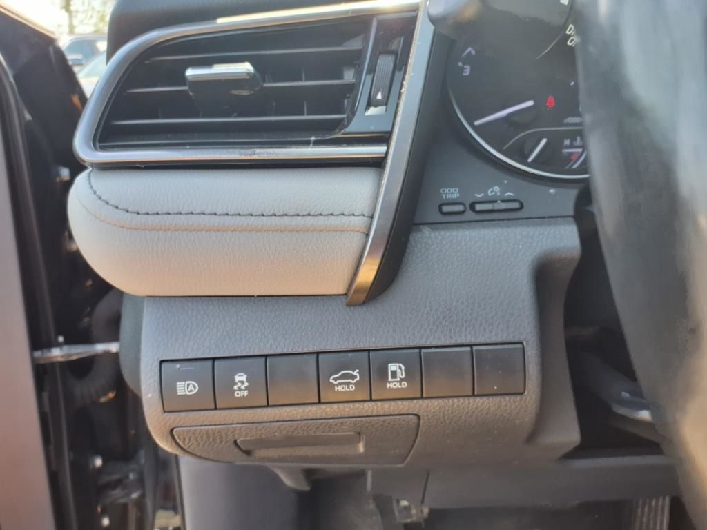Vehicle image 18 of 28
