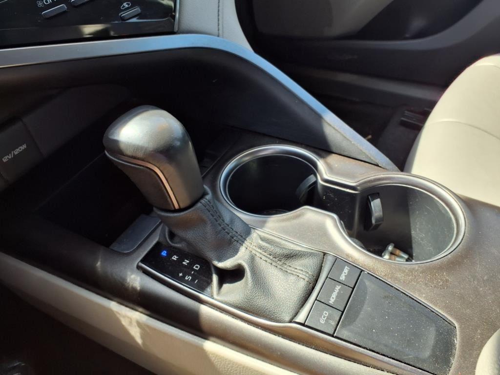Vehicle image 25 of 28