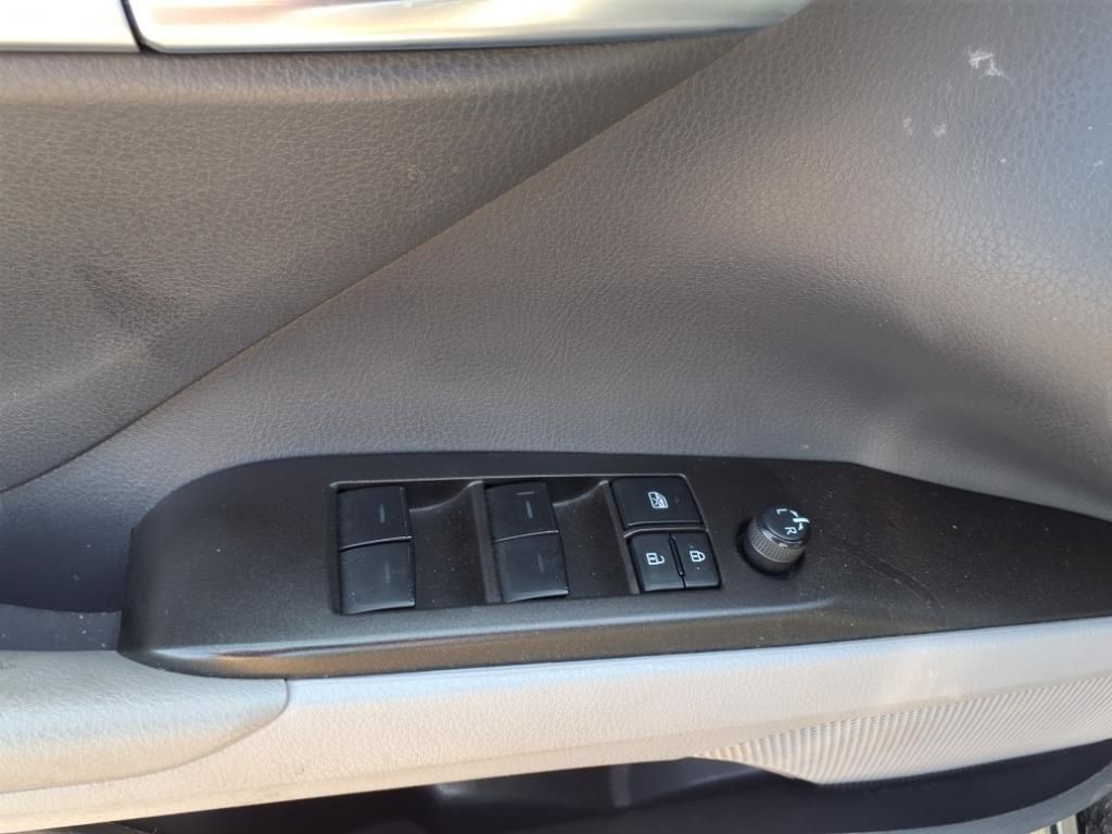 Vehicle image 16 of 28