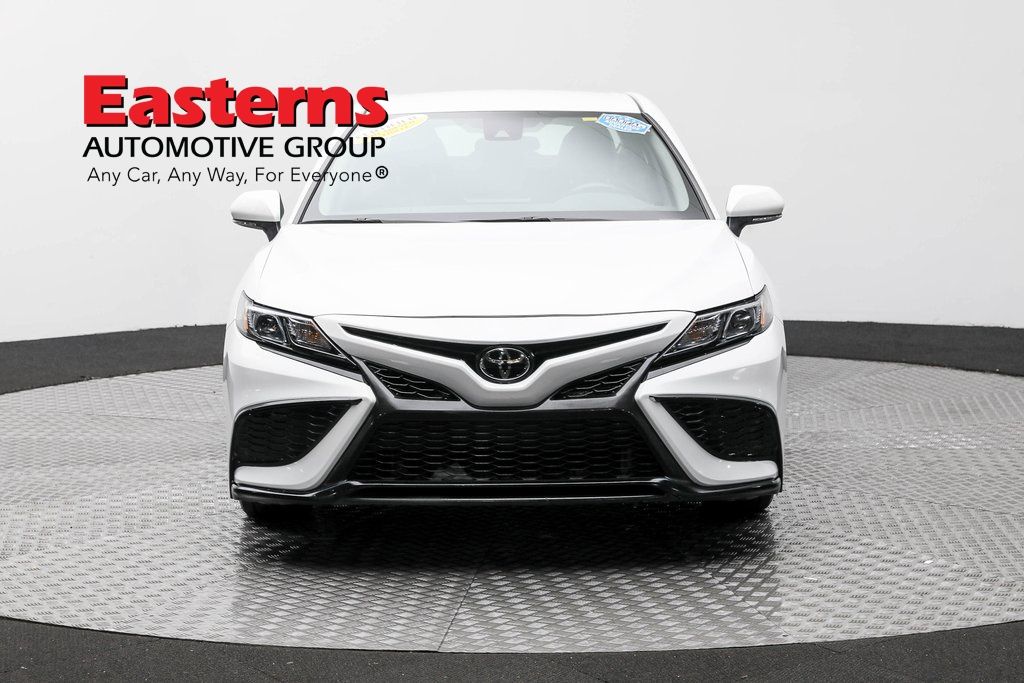 Vehicle image 10 of 61
