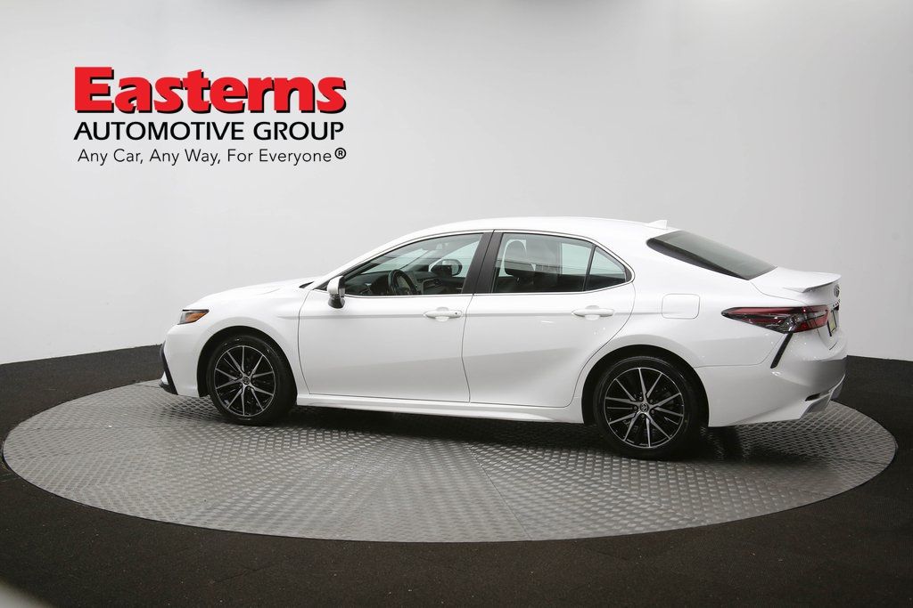 Vehicle image 33 of 61