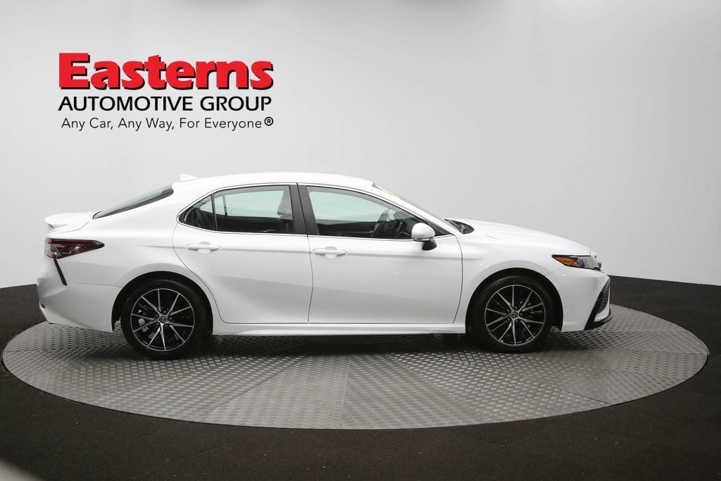 Vehicle image 17 of 61