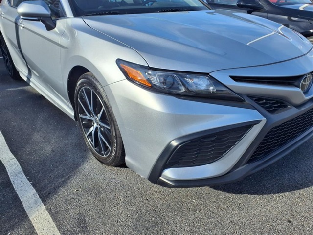 Vehicle image 6 of 22