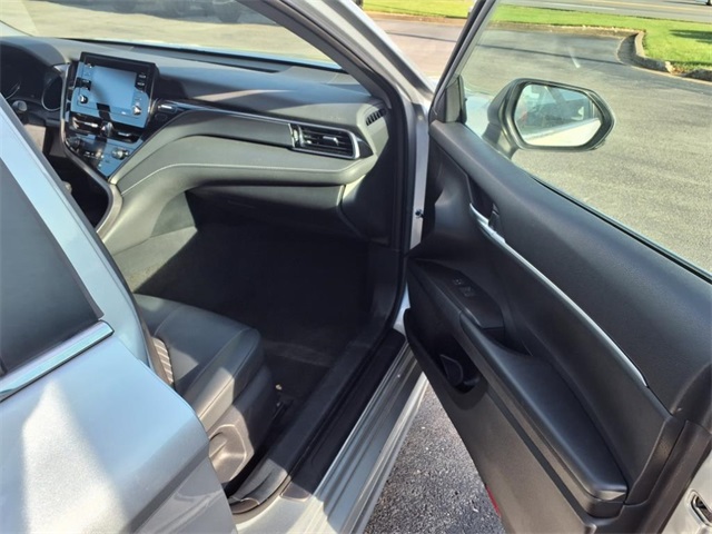 Vehicle image 21 of 22