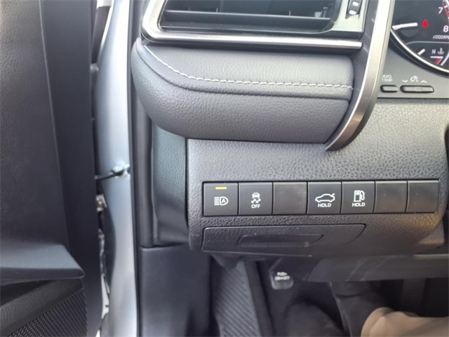Vehicle image 17 of 22