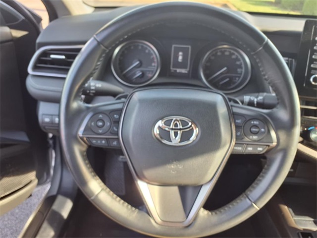 Vehicle image 10 of 22