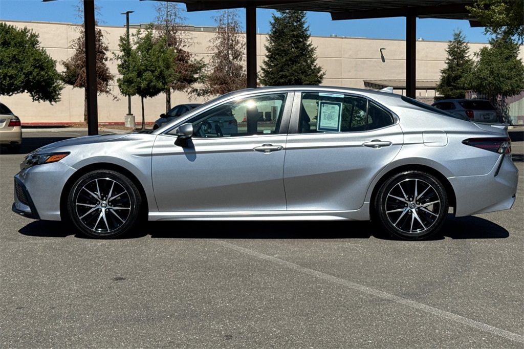 2023 Toyota Camry SE Image 9 of 47