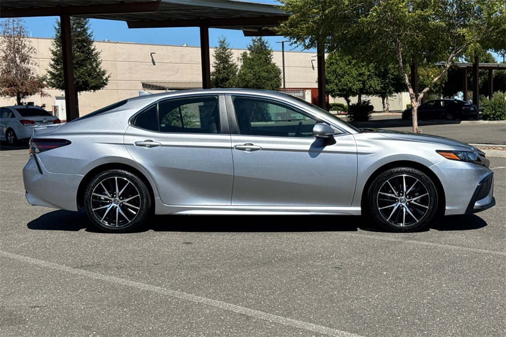 2023 Toyota Camry SE Image 5 of 47