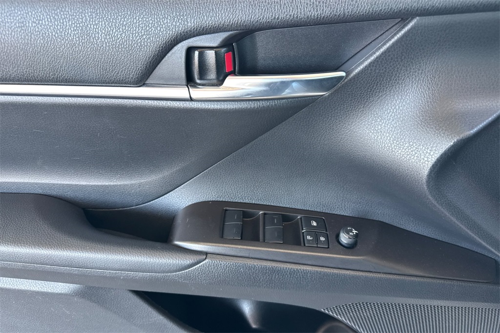 2023 Toyota Camry SE Image 25 of 47