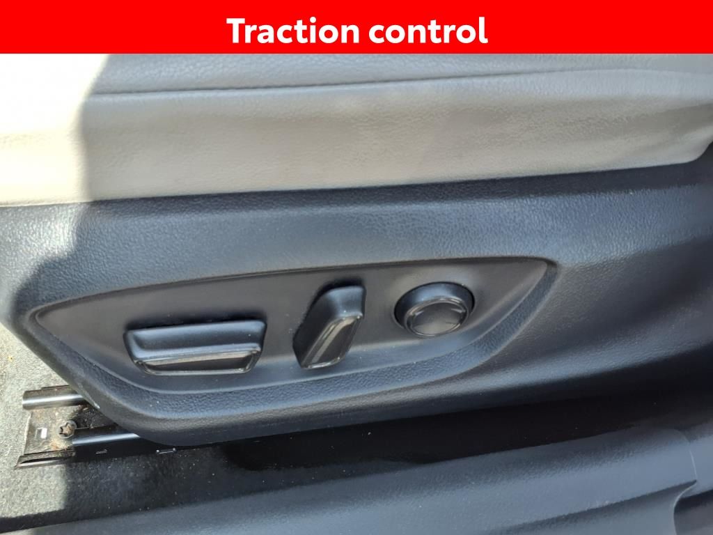 Vehicle image 14 of 27