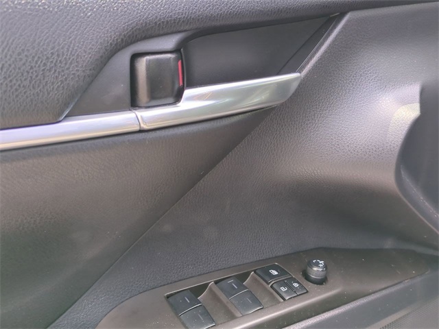 Vehicle image 22 of 31