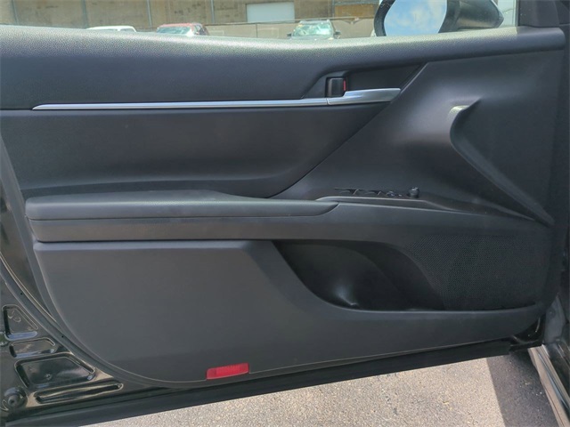 Vehicle image 21 of 31