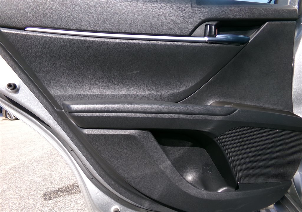 Vehicle image 10 of 41