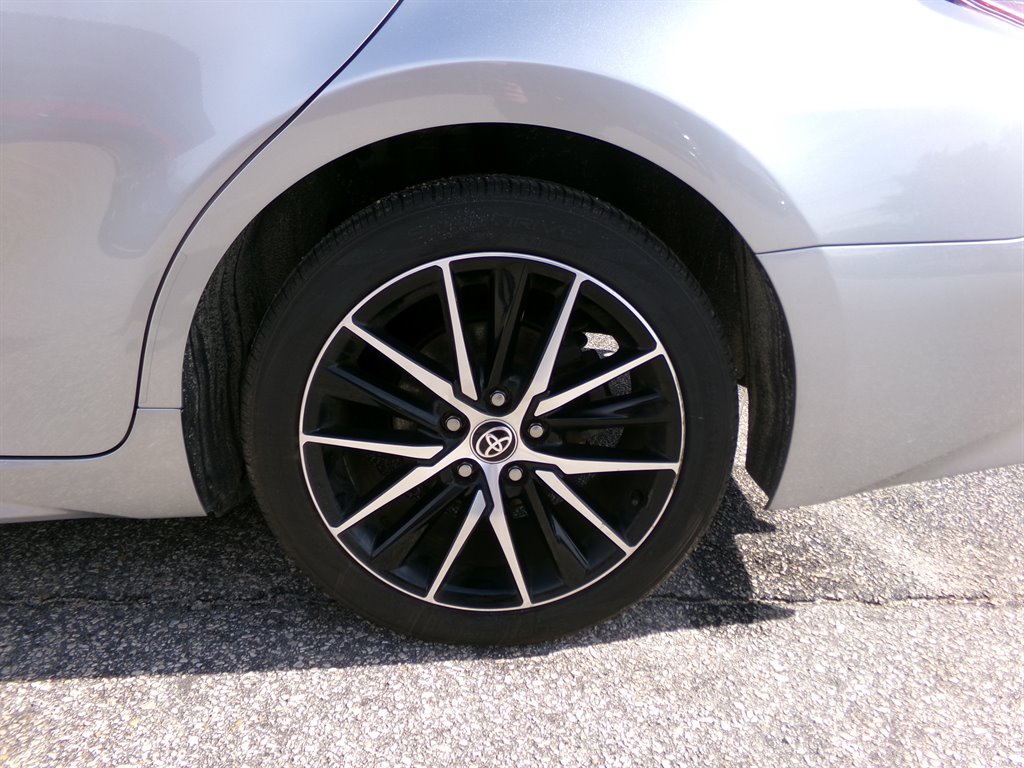 Vehicle image 35 of 41