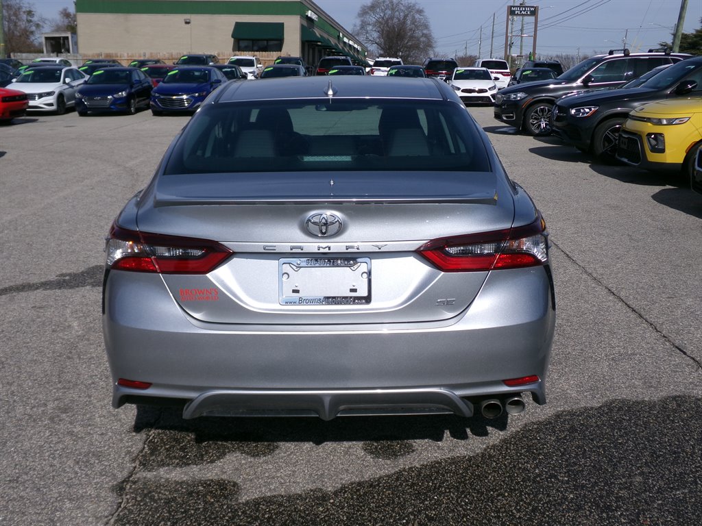 Vehicle image 7 of 41