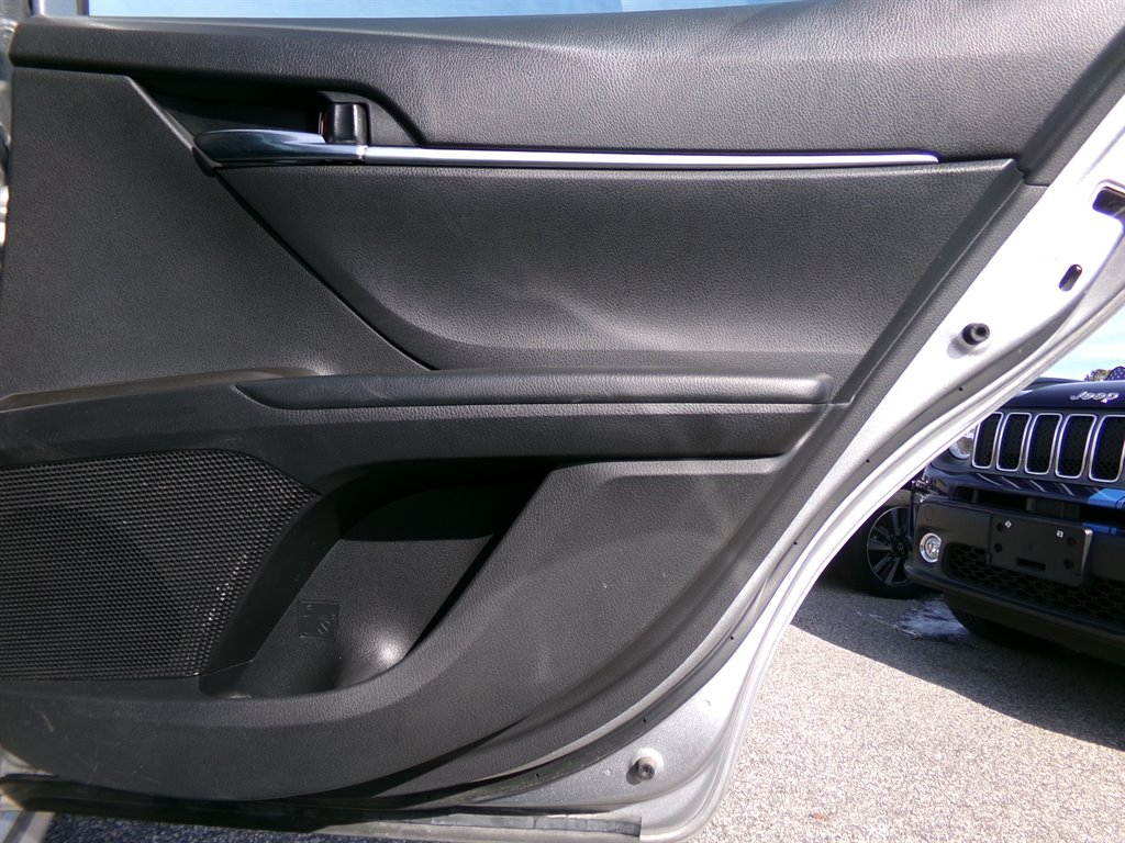 Vehicle image 12 of 41