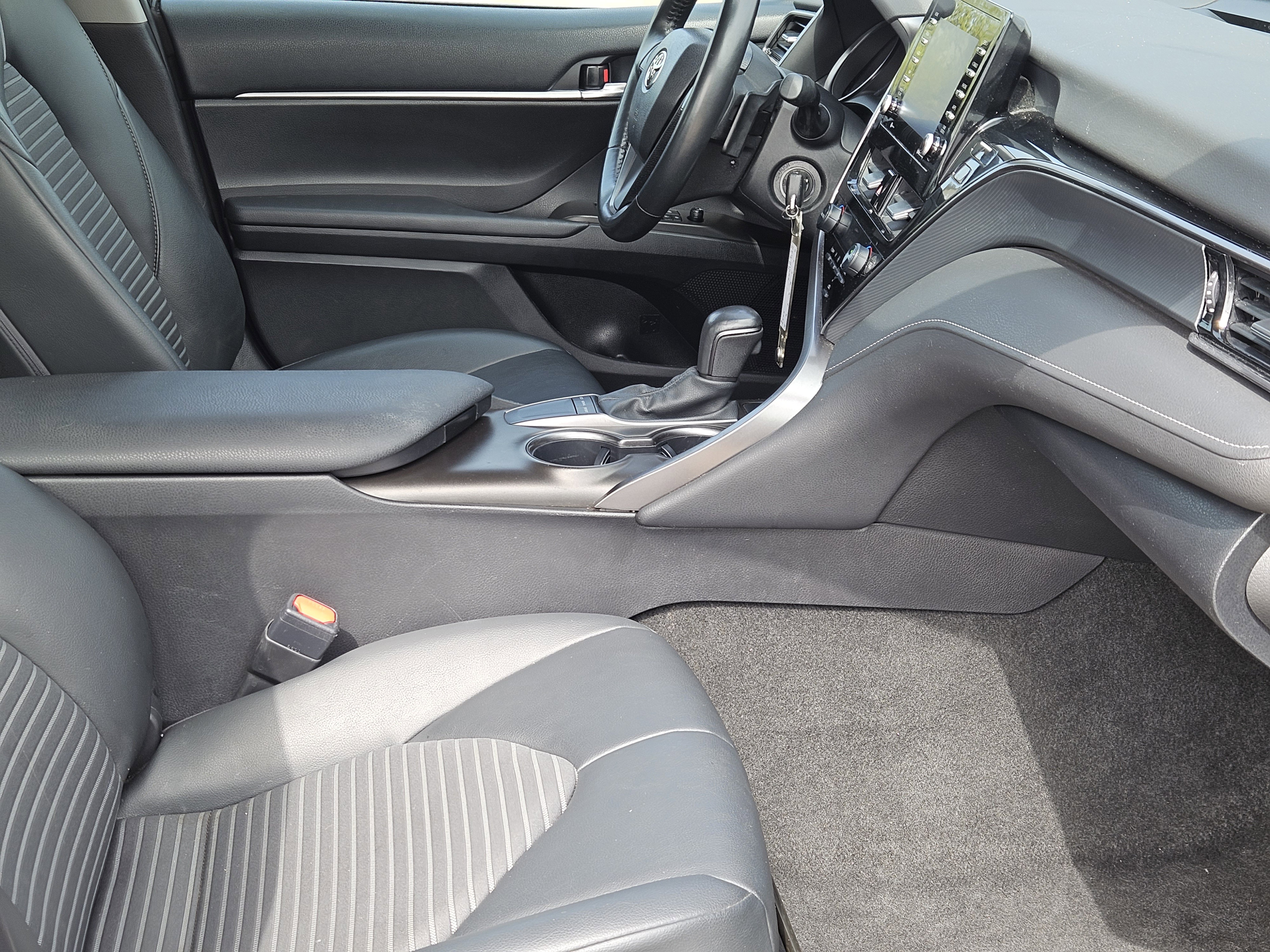 Vehicle image 11 of 24