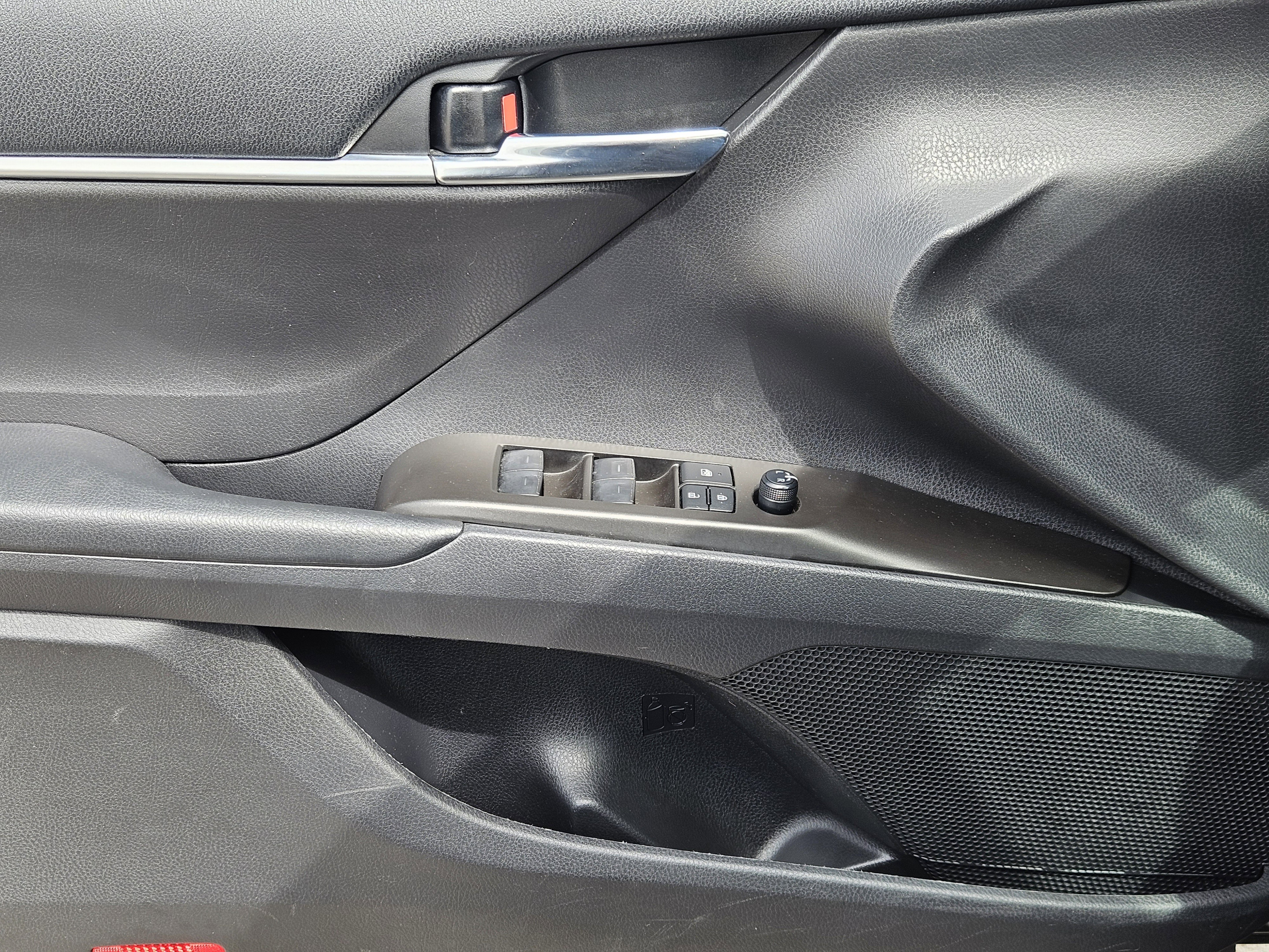 Vehicle image 18 of 24