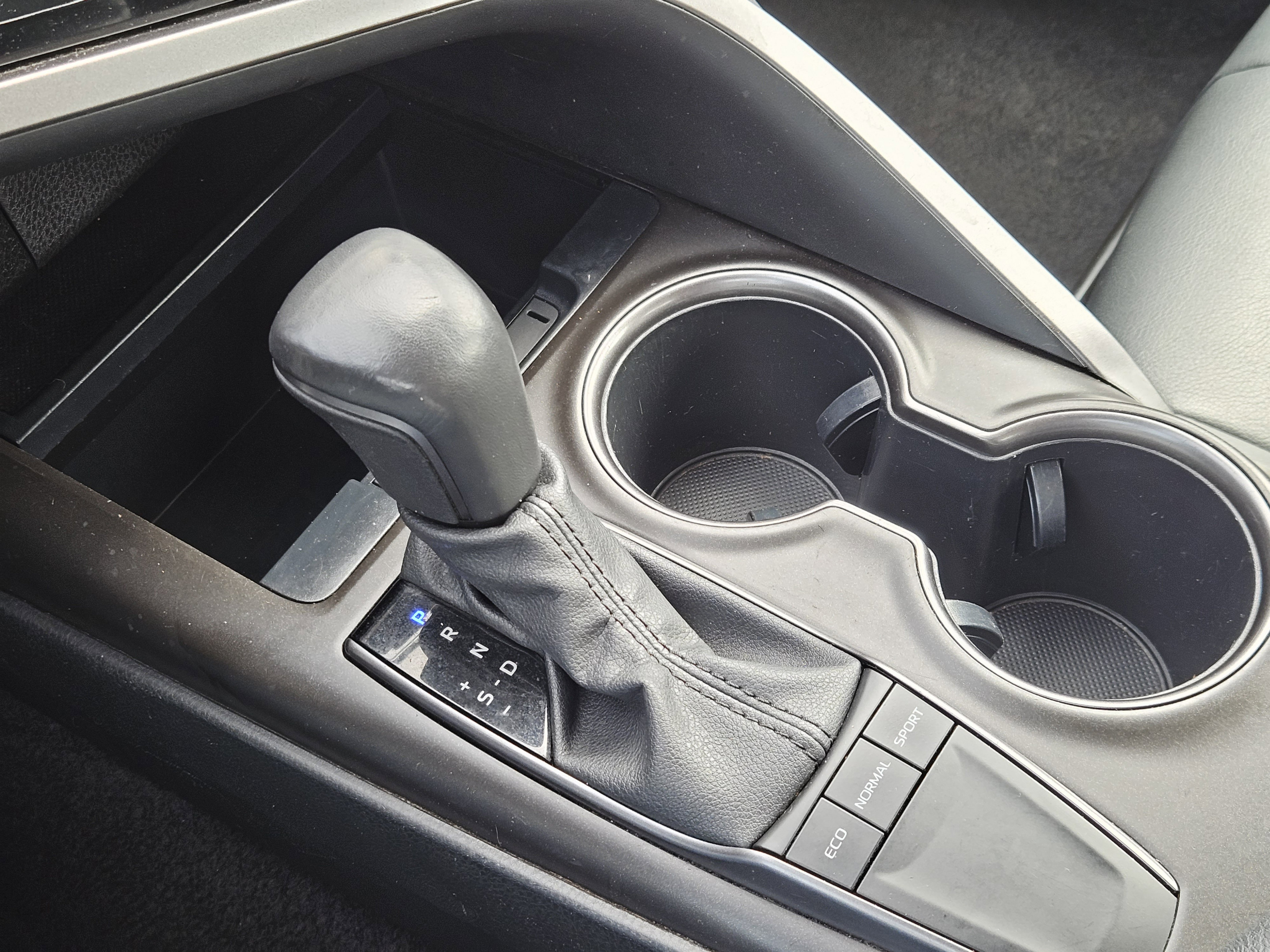 Vehicle image 17 of 24