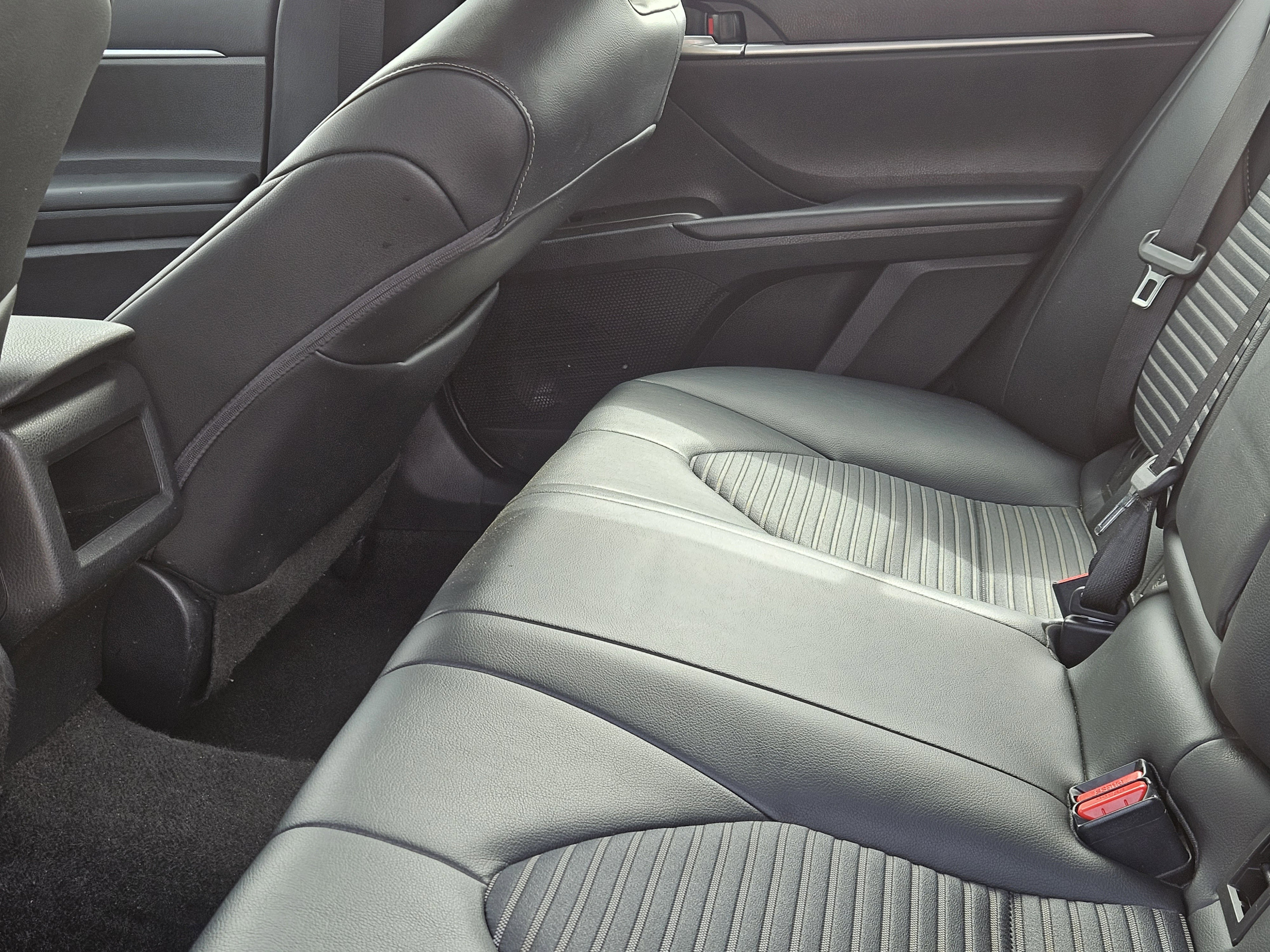 Vehicle image 22 of 24