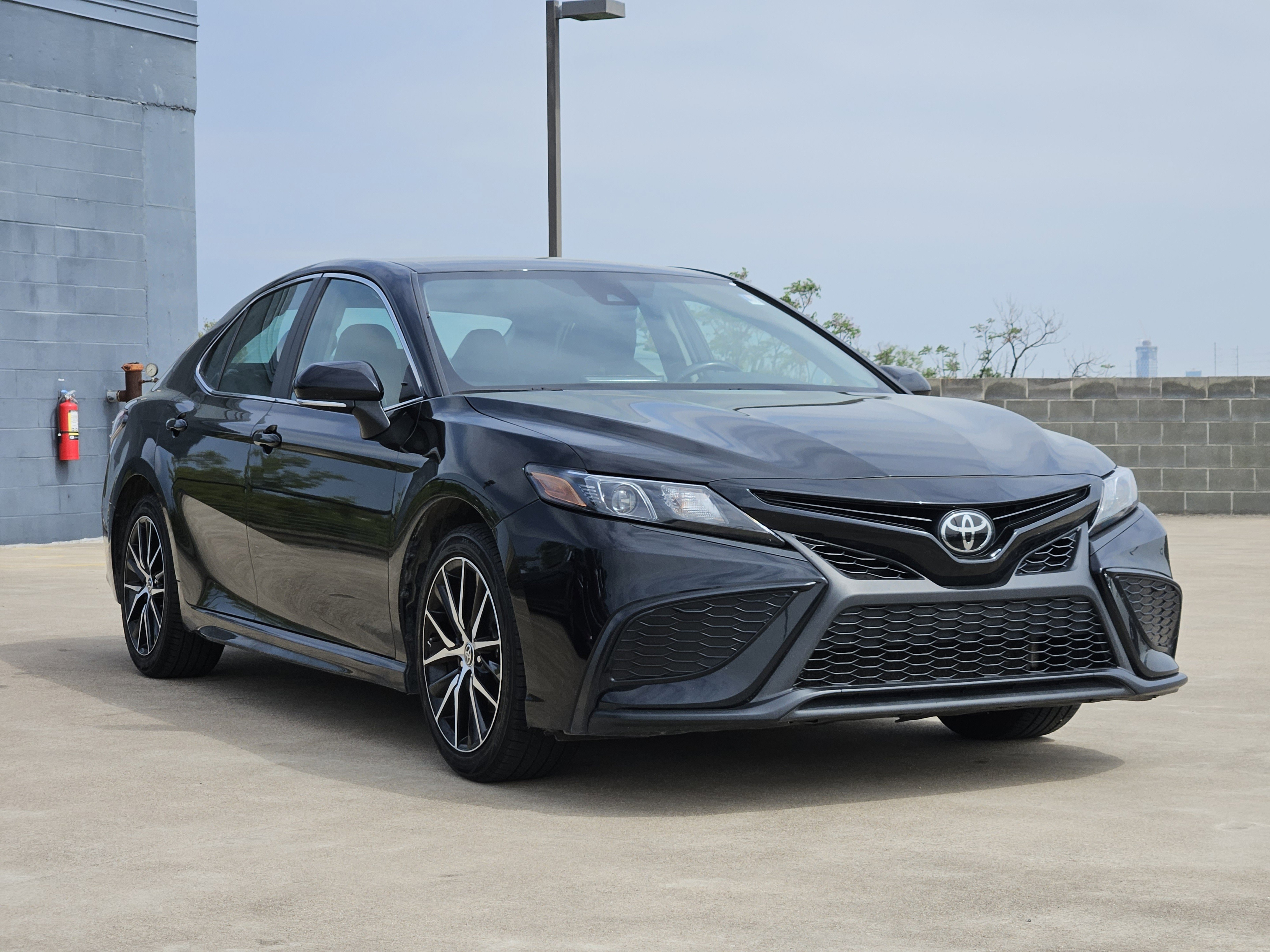 Vehicle image 4 of 24