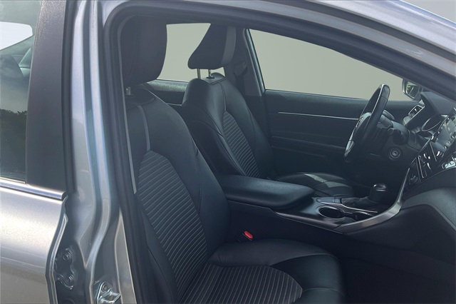 Vehicle image 9 of 32