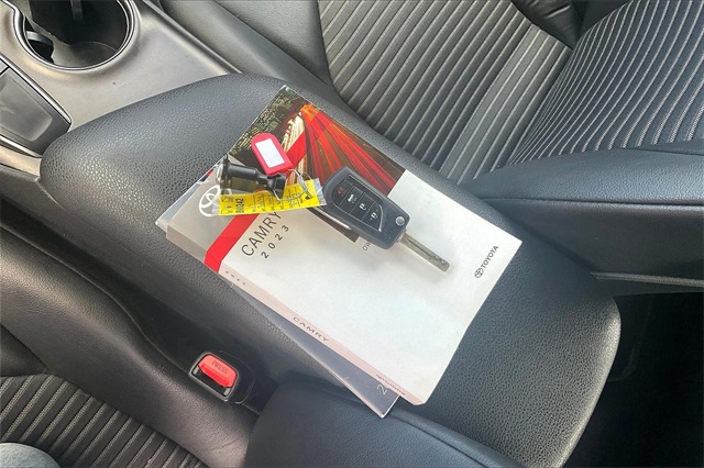 Vehicle image 13 of 32